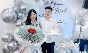 Chồng tặng Vợ bó hoa tiền 50 Triệu trong ngày sinh nhật và đầy tháng con