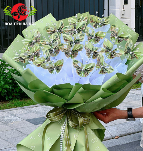 Bó hoa bướm làm bằng tiền 100k
