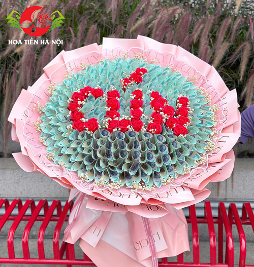 Bó hoa tiền 500k xếp chữ CÚN