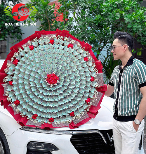 bo-hoa-tien-100-trieu-tone-do-do-noi-bat-sang-trong-dd Bó hoa tiền 100 triệu tone đỏ đô Nổi bật & Sang trọng